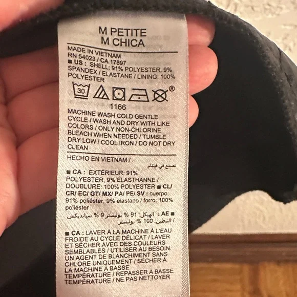 Old Navy Women's Taylor Fit Relaxed Black Blazer in MP - Picture 6 of 6